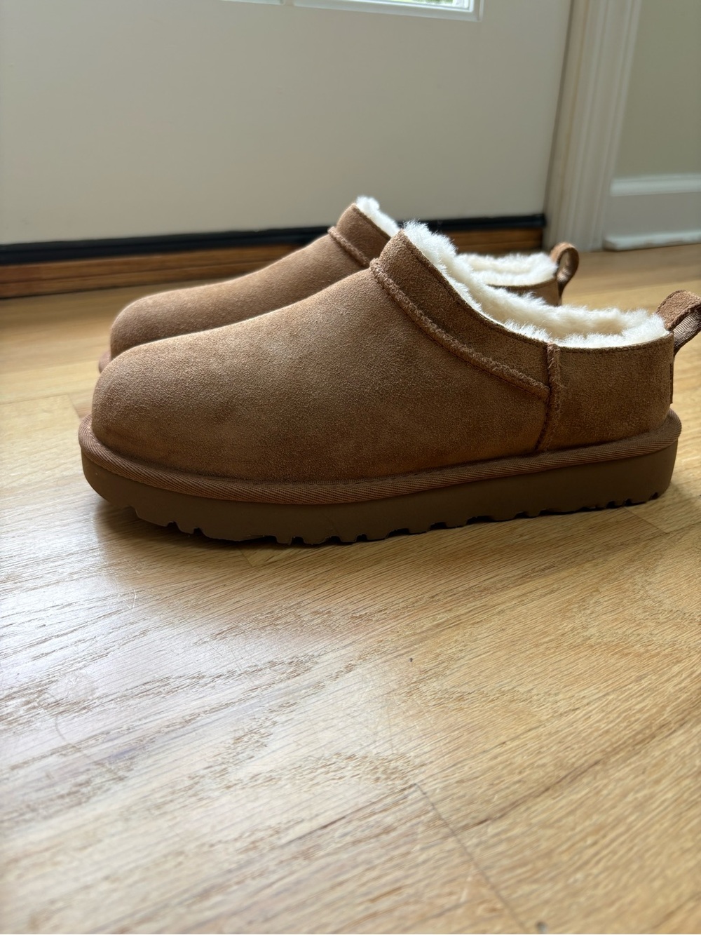 UGG Women’s Clog Slippers (NWOT)